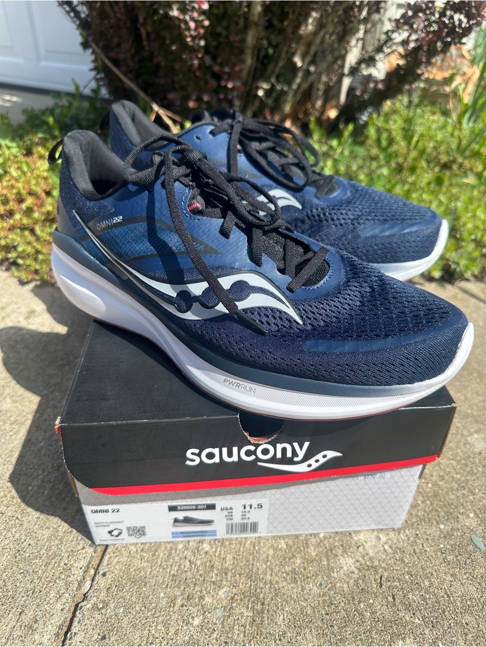 New With Box! Men’s Omni 22 Saucony Running Sneakers - Navy Blue size 11.5